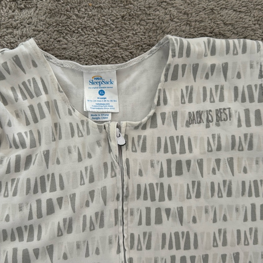 Halo sleep sack size L 12-18 months grey and white one small hole in the back